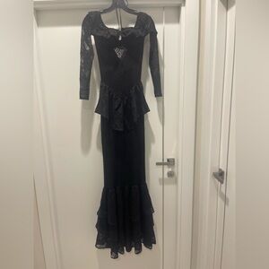 Chic Black Long Sleeve Lace Dress
